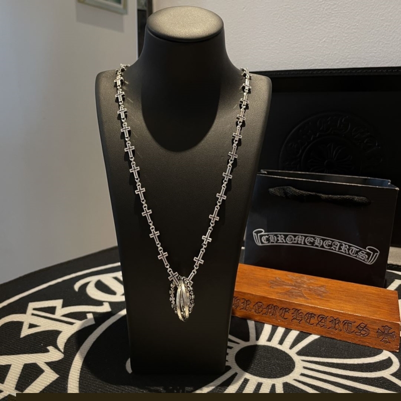 Ch**me He**ts necklaces